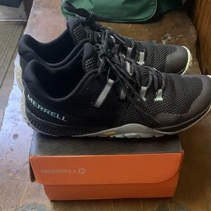 Merrell Trail Glove 6 in black size 7.5. Worn a handful of times.